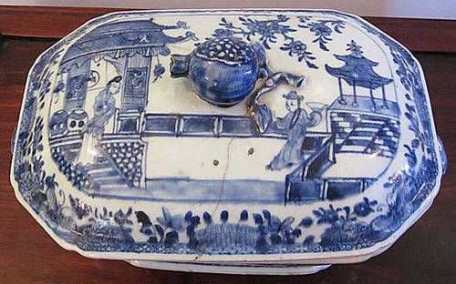Chinese Blue and White Cachepot 1